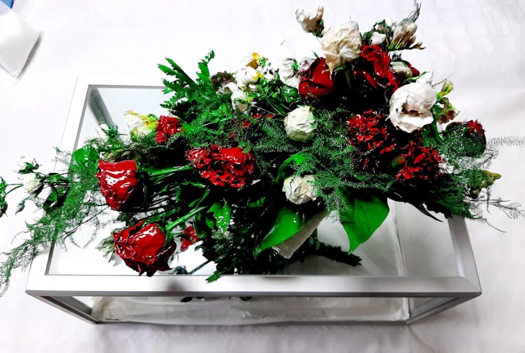 bevar brudebuketten, buket, brudebuket, ,pressede blomster, tørret buket, tørrede blomster, bevar brudebuket, presset brudebuket, presning af brudebuket, bevaret som hel intakt buket, konservering af hel brudebuket