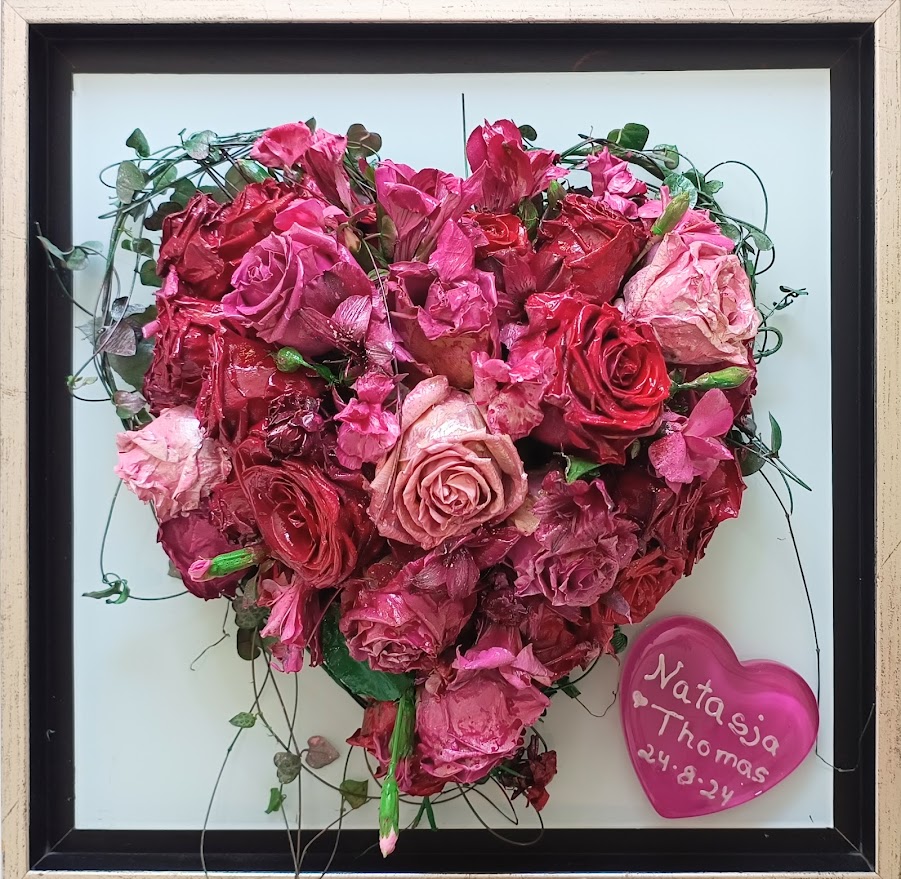 bevar brudebuketten, buket, brudebuket, ,pressede blomster, tørret buket, tørrede blomster, bevar brudebuket, presset brudebuket, presning af brudebuket, brudebulet i displat, brudebuket i kasse